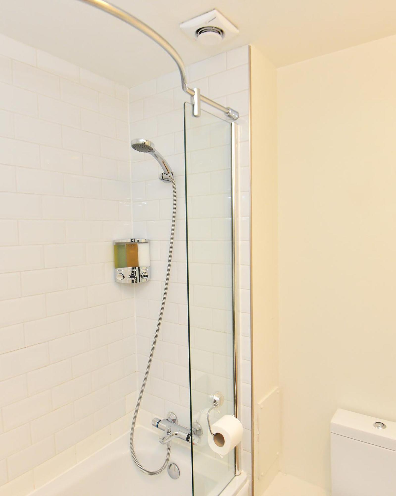 Stylish 2Br Flat - 2 Free Parking Spaces - Near Lgw Airport Crawley (West Sussex) Exterior foto