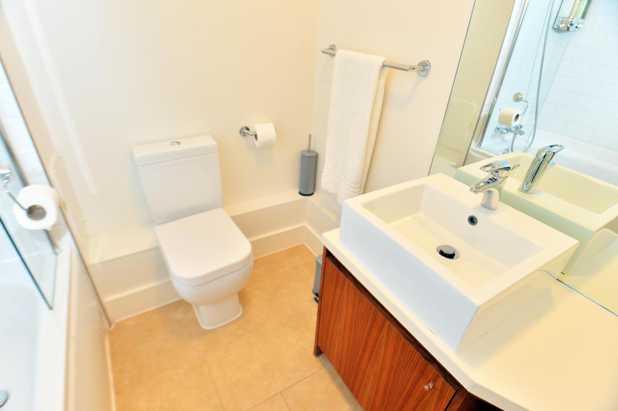 Stylish 2Br Flat - 2 Free Parking Spaces - Near Lgw Airport Crawley (West Sussex) Exterior foto